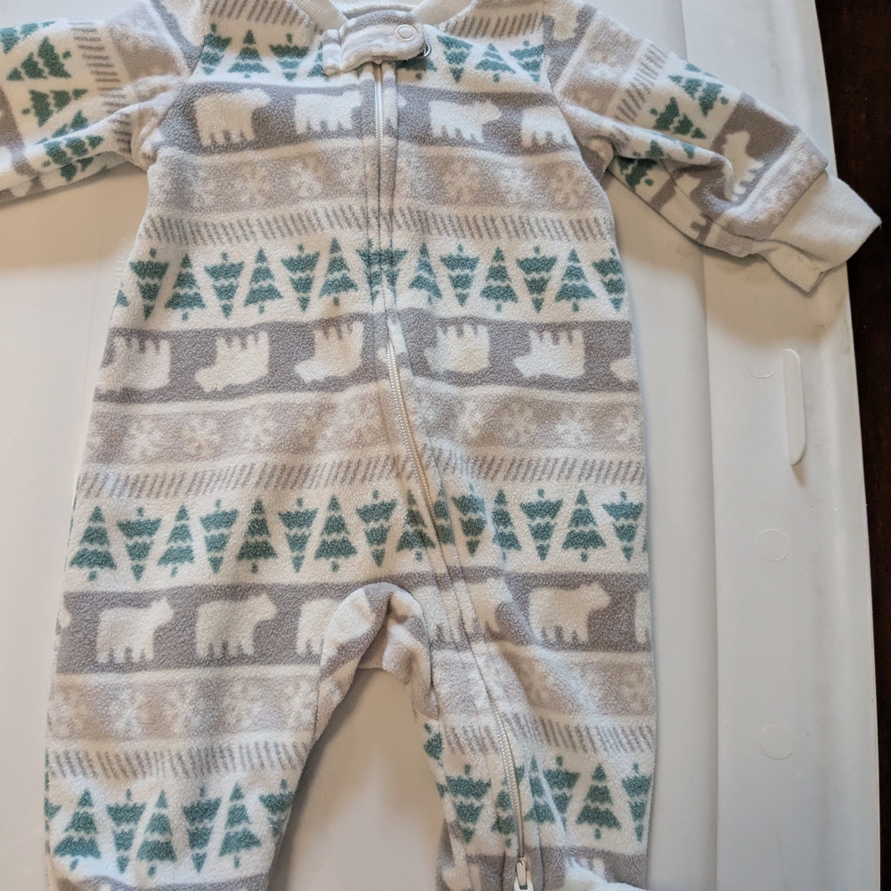 🍼$2 WHEN BUNDLED 🍼Carter's Polar Bear and Tree Print Footie